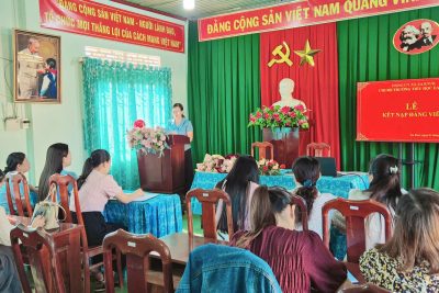 CHI BỘ TRƯỜNG TIỂU HỌC EA MTÁ TỔ CHỨC LỄ KẾT NẠP ĐẢNG VIÊN MỚI