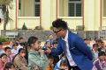 Ngày 25/3/2025, nhà trường và liên đội Tiểu học Ea Mtá đã tổ chức thành công chương trình giáo dục kỹ năng sống với chủ đề: “Tình yêu thương cha mẹ”.    Chương trình do Công ty tổ chức sự kiện Tuấn Khang thực hiện với sự cộng tác của thầy Đinh Thế Cường và các thành viên.     Đại diện Công ty TCSK Tuấn khang đã tặng 04 suất quà tiền mặt mỗi suất 500.000đ cho 4 học sinh có hoàn cảnh khó khăn trong nhà trường.